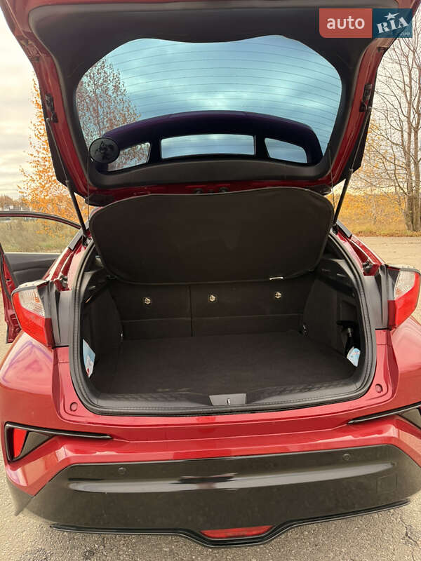 Внедорожник / Кроссовер Toyota C-HR 2017 в Киеве фото 13 Внедорожник / Кроссовер Toyota C-HR 2017 в Киеве