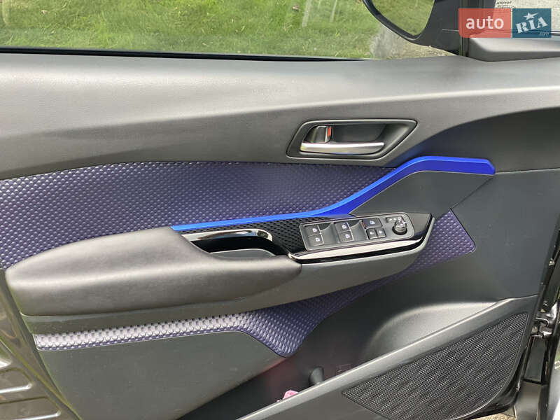 Позашляховик / Кросовер Toyota C-HR 2018 в Івано-Франківську фото 34 Позашляховик / Кросовер Toyota C-HR 2018 в Івано-Франківську