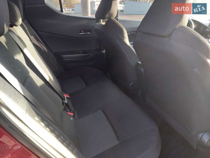 Позашляховик / Кросовер Toyota C-HR 2018 в Києві