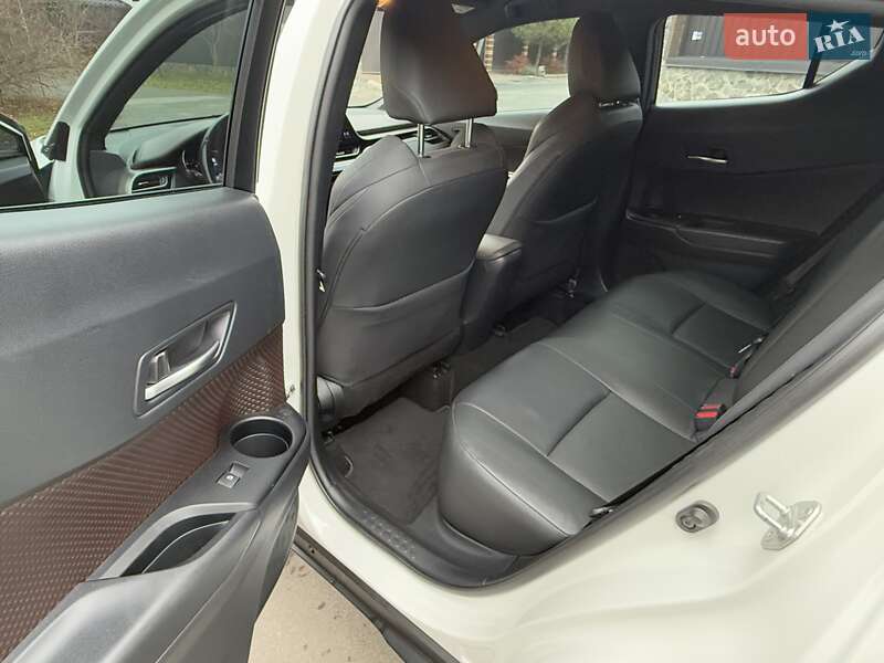 Позашляховик / Кросовер Toyota C-HR 2018 в Києві фото 27 Позашляховик / Кросовер Toyota C-HR 2018 в Києві