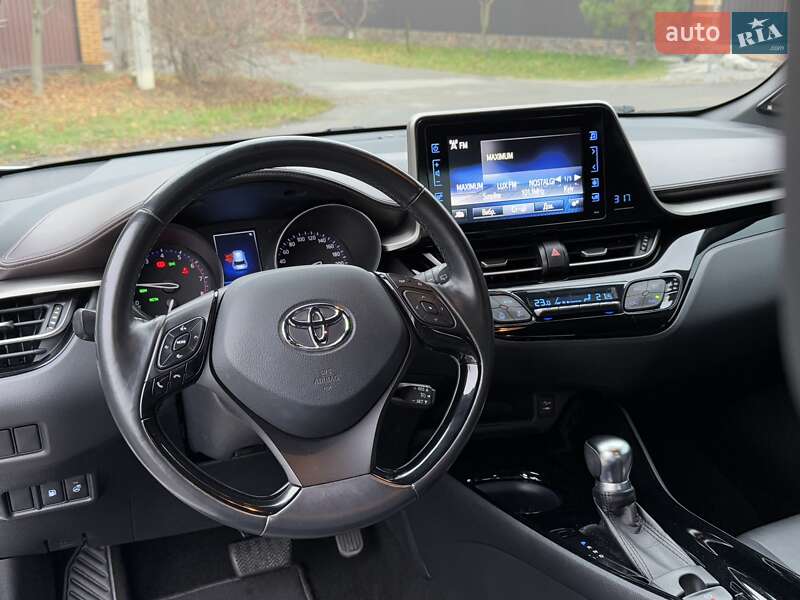 Позашляховик / Кросовер Toyota C-HR 2018 в Києві фото 28 Позашляховик / Кросовер Toyota C-HR 2018 в Києві