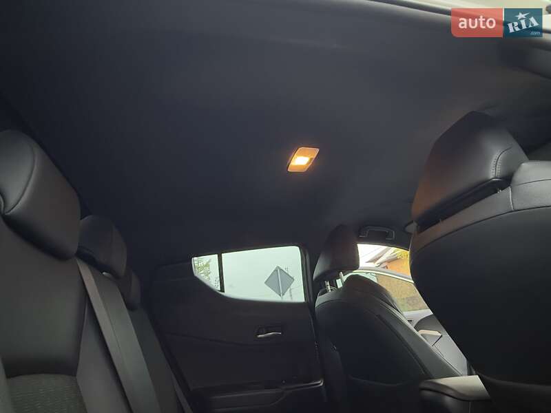 Позашляховик / Кросовер Toyota C-HR 2018 в Києві фото 31 Позашляховик / Кросовер Toyota C-HR 2018 в Києві