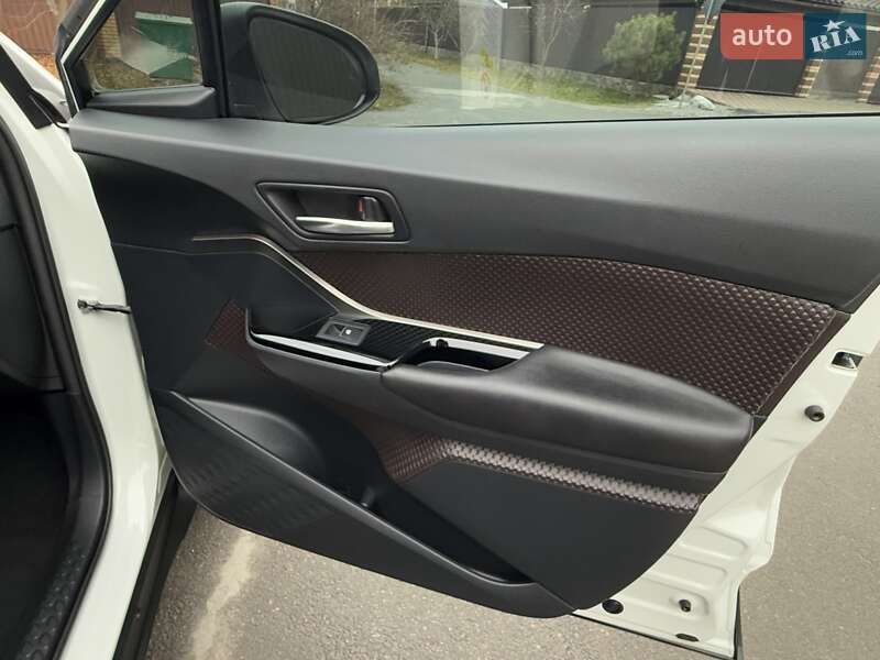 Позашляховик / Кросовер Toyota C-HR 2018 в Києві фото 33 Позашляховик / Кросовер Toyota C-HR 2018 в Києві