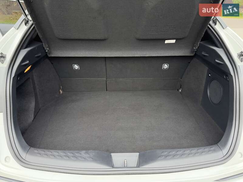 Позашляховик / Кросовер Toyota C-HR 2018 в Києві фото 40 Позашляховик / Кросовер Toyota C-HR 2018 в Києві