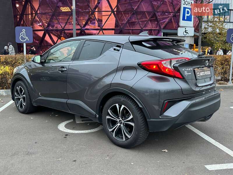 Внедорожник / Кроссовер Toyota C-HR 2019 в Киеве