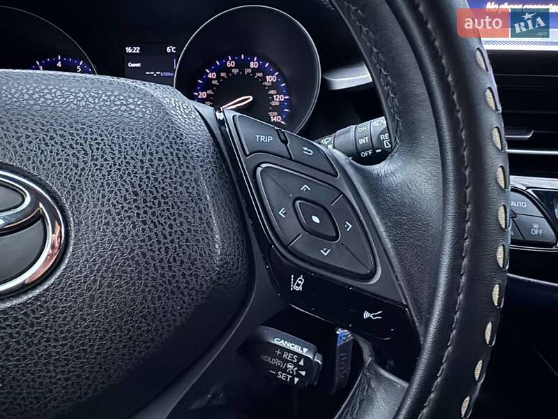 Внедорожник / Кроссовер Toyota C-HR 2019 в Киеве
