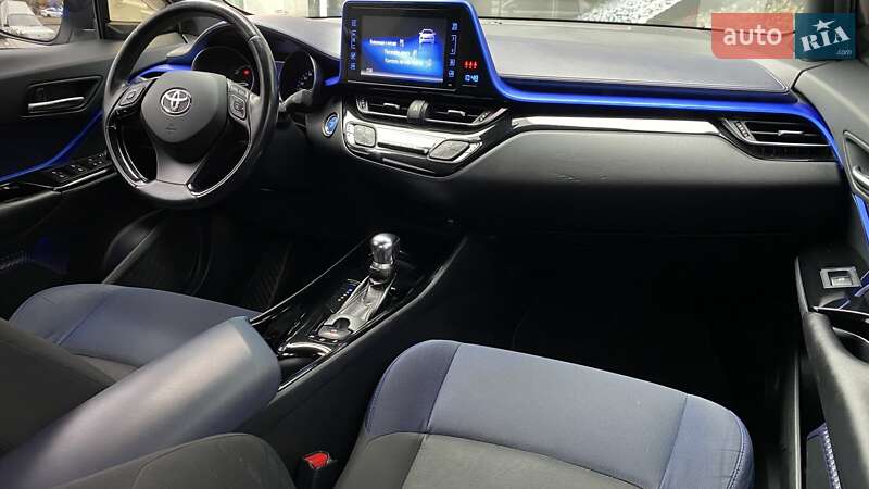 Внедорожник / Кроссовер Toyota C-HR 2018 в Одессе фото 10 Внедорожник / Кроссовер Toyota C-HR 2018 в Одессе