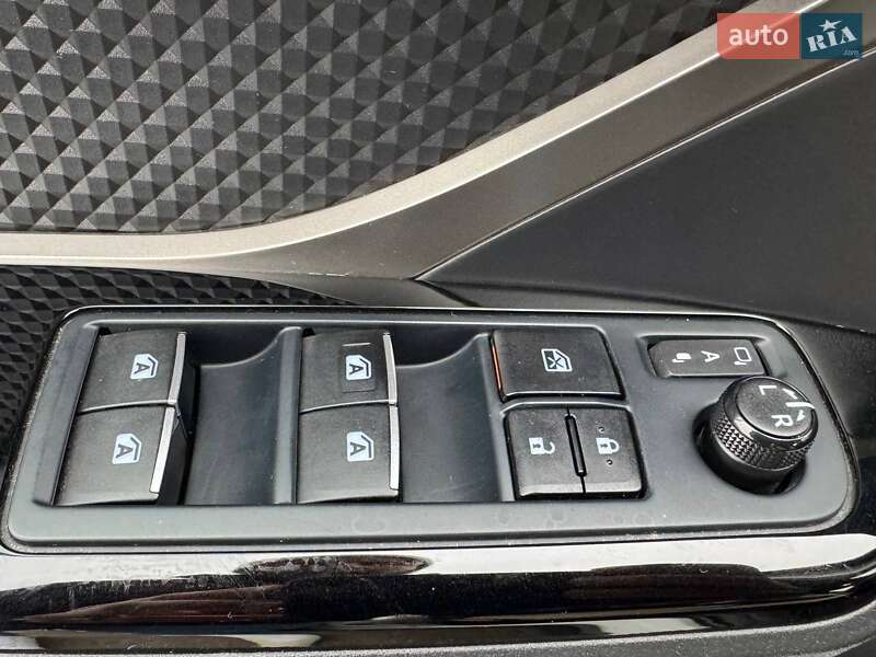 Внедорожник / Кроссовер Toyota C-HR 2019 в Киеве фото 17 Внедорожник / Кроссовер Toyota C-HR 2019 в Киеве