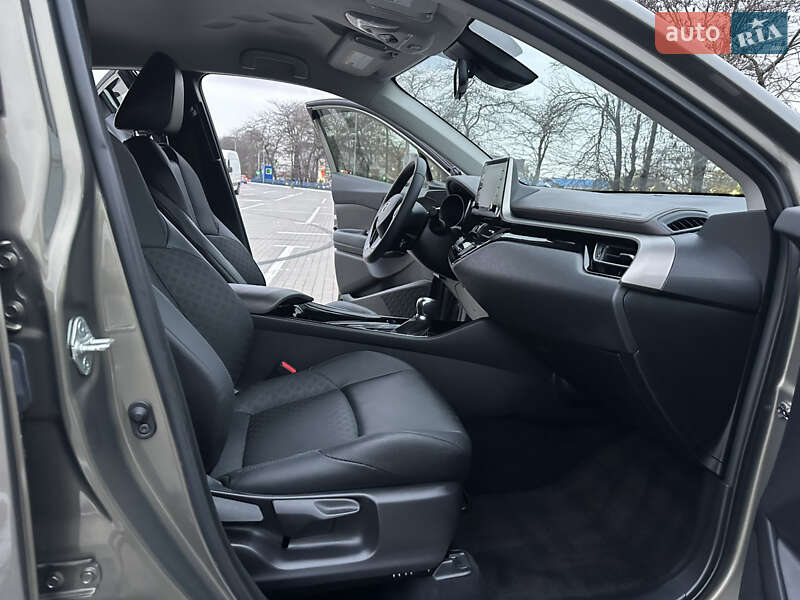 Внедорожник / Кроссовер Toyota C-HR 2020 в Одессе фото 36 Внедорожник / Кроссовер Toyota C-HR 2020 в Одессе