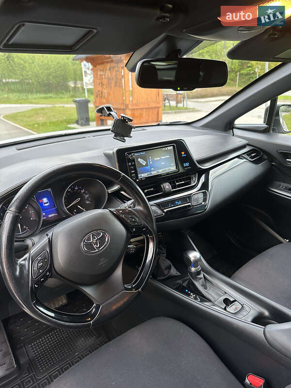 Позашляховик / Кросовер Toyota C-HR 2017 в Ковелі фото 8 Позашляховик / Кросовер Toyota C-HR 2017 в Ковелі