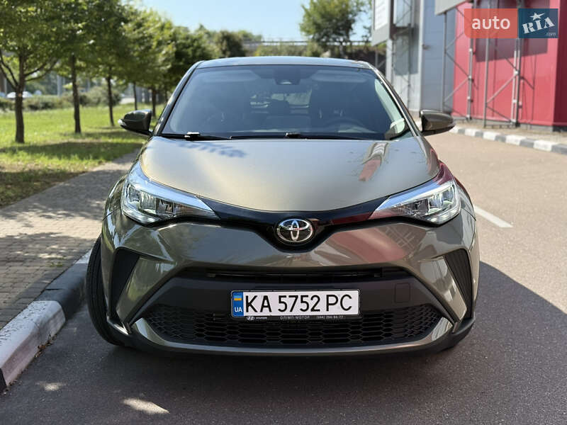 Внедорожник / Кроссовер Toyota C-HR 2021 в Киеве