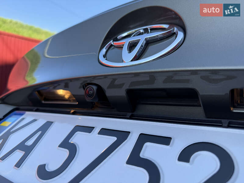 Внедорожник / Кроссовер Toyota C-HR 2021 в Киеве