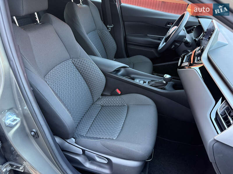 Внедорожник / Кроссовер Toyota C-HR 2021 в Киеве