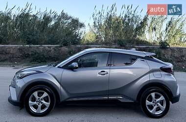 Внедорожник / Кроссовер Toyota C-HR 2018 в Киеве