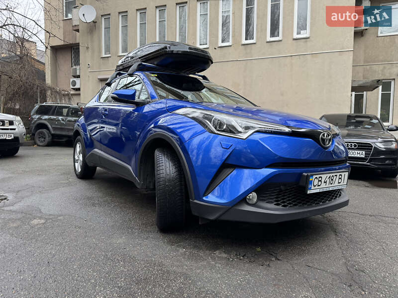 Внедорожник / Кроссовер Toyota C-HR 2017 в Киеве
