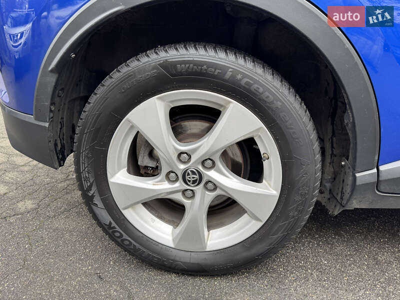 Внедорожник / Кроссовер Toyota C-HR 2017 в Киеве