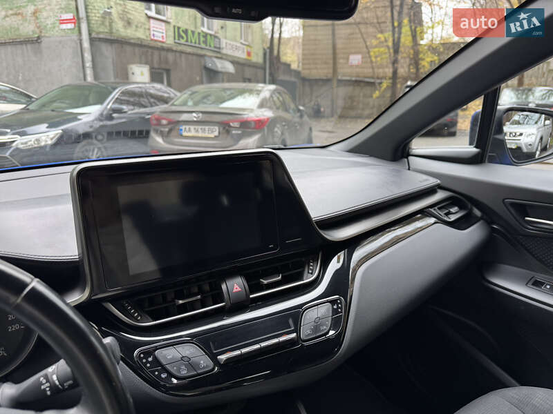 Внедорожник / Кроссовер Toyota C-HR 2017 в Киеве