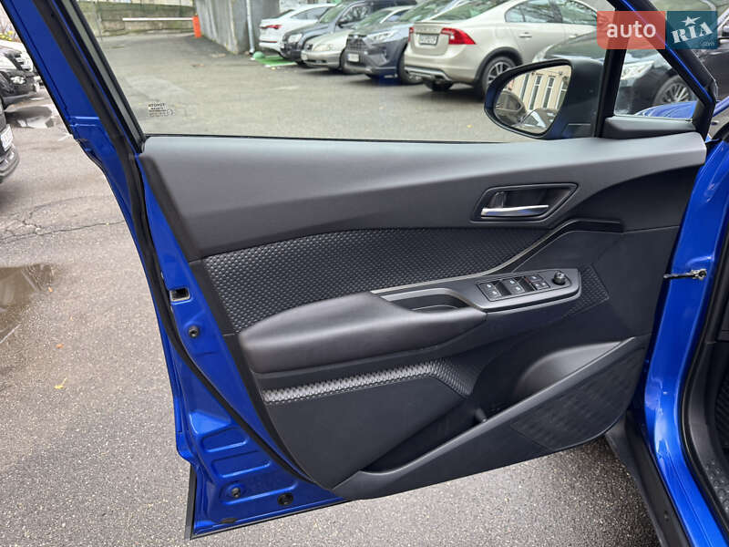 Внедорожник / Кроссовер Toyota C-HR 2017 в Киеве