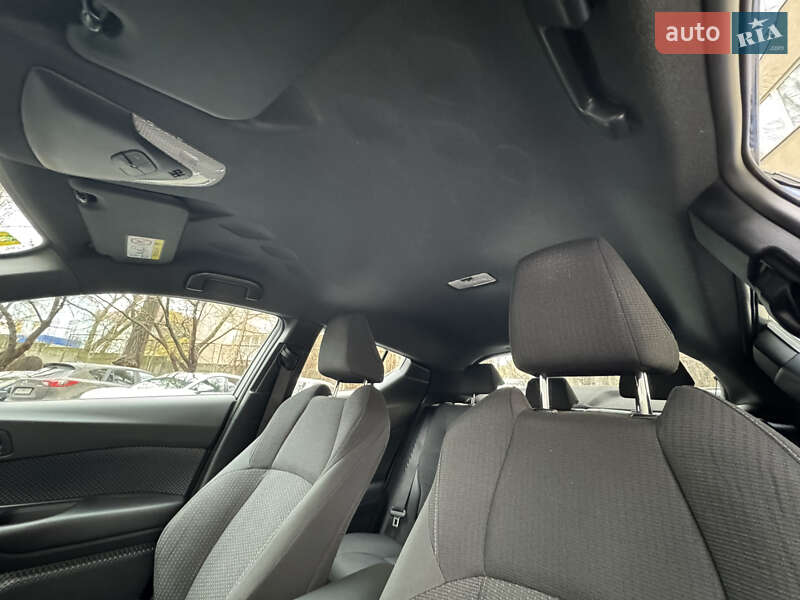 Внедорожник / Кроссовер Toyota C-HR 2017 в Киеве