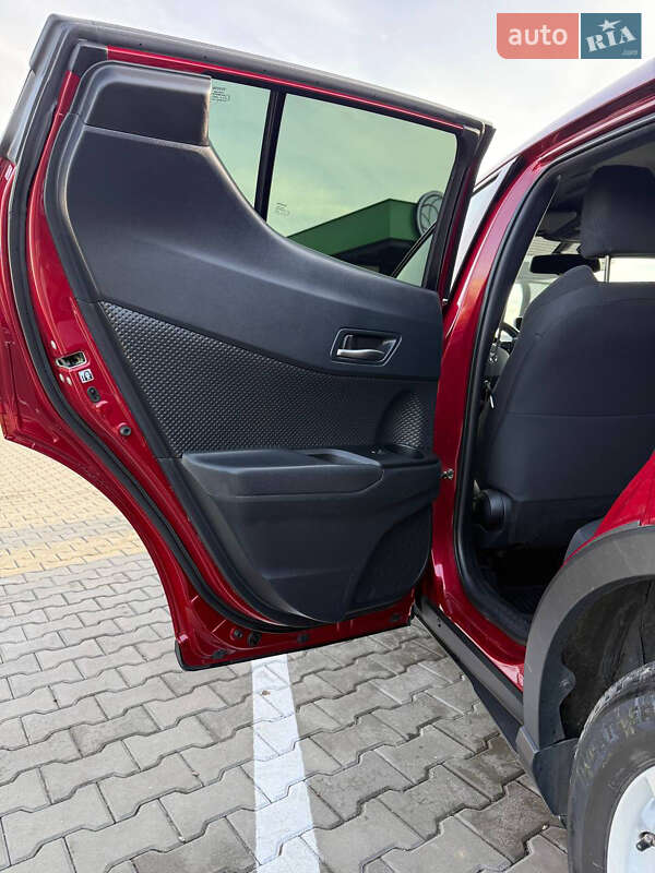 Внедорожник / Кроссовер Toyota C-HR 2017 в Днепре фото 15 Внедорожник / Кроссовер Toyota C-HR 2017 в Днепре