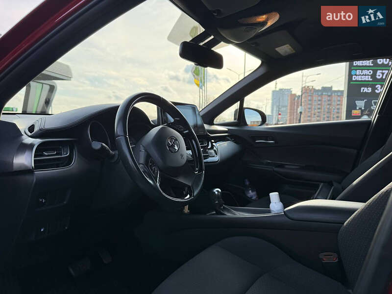 Внедорожник / Кроссовер Toyota C-HR 2017 в Днепре фото 12 Внедорожник / Кроссовер Toyota C-HR 2017 в Днепре