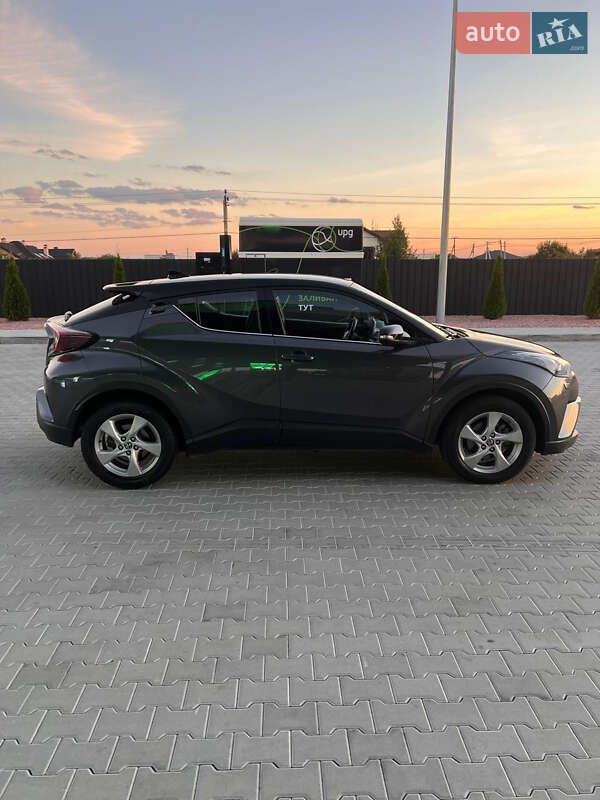 Внедорожник / Кроссовер Toyota C-HR 2017 в Львове