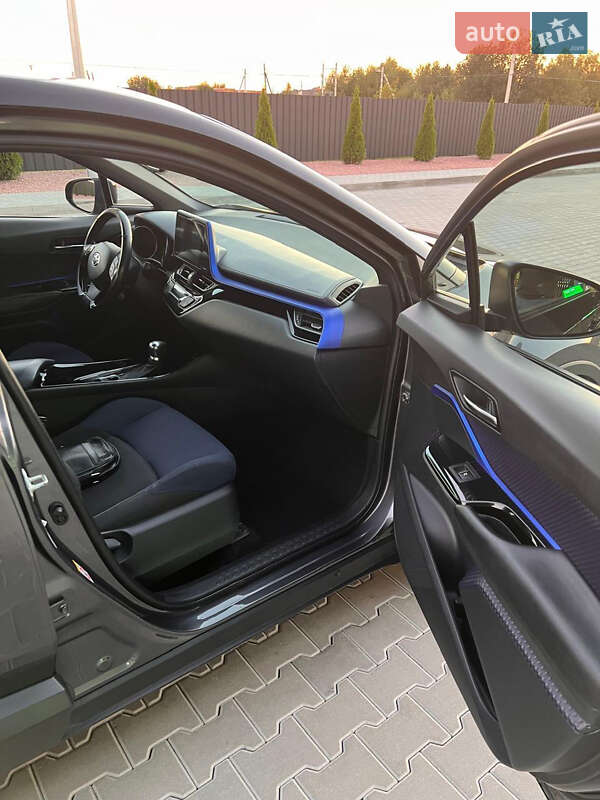 Внедорожник / Кроссовер Toyota C-HR 2017 в Львове