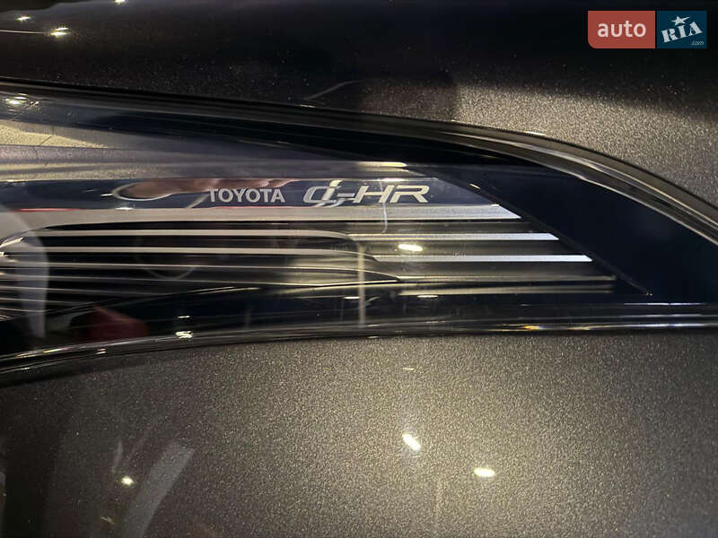 Внедорожник / Кроссовер Toyota C-HR 2017 в Львове