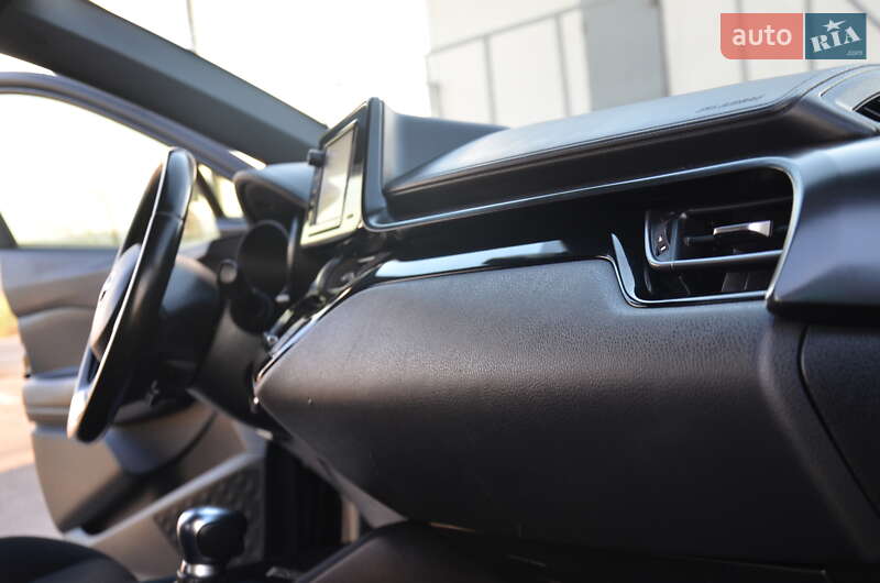 Внедорожник / Кроссовер Toyota C-HR 2018 в Дрогобыче