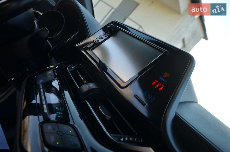 Внедорожник / Кроссовер Toyota C-HR 2018 в Дрогобыче