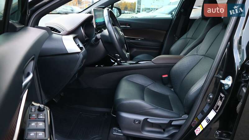 Внедорожник / Кроссовер Toyota C-HR 2018 в Киеве