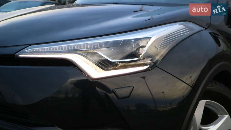 Внедорожник / Кроссовер Toyota C-HR 2018 в Киеве