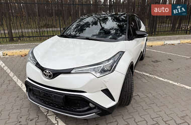 Позашляховик / Кросовер Toyota C-HR 2016 в Києві