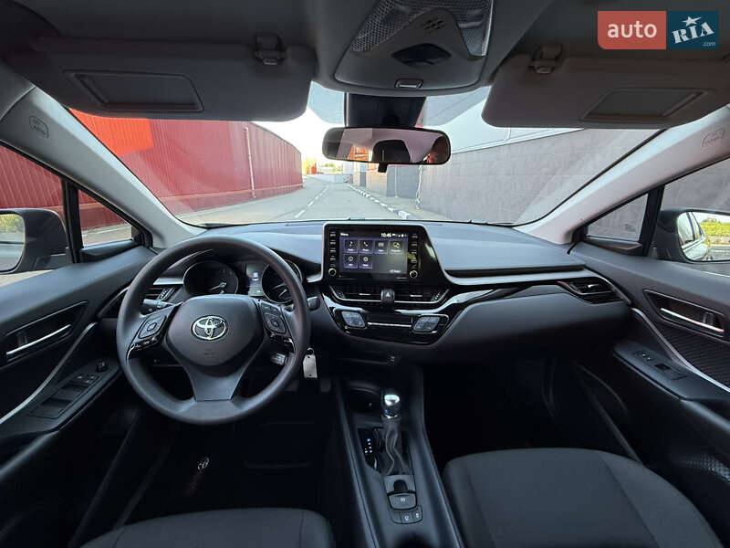 Внедорожник / Кроссовер Toyota C-HR 2021 в Киеве