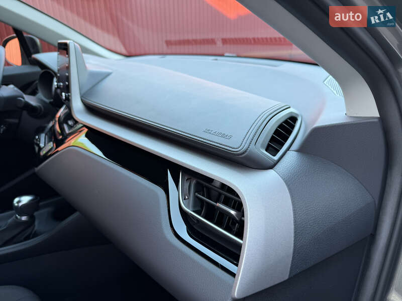 Внедорожник / Кроссовер Toyota C-HR 2021 в Киеве