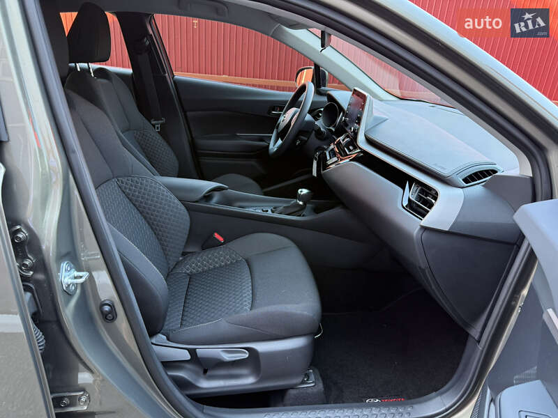 Внедорожник / Кроссовер Toyota C-HR 2021 в Киеве