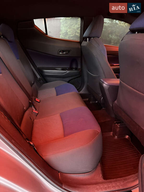 Внедорожник / Кроссовер Toyota C-HR 2016 в Драбове