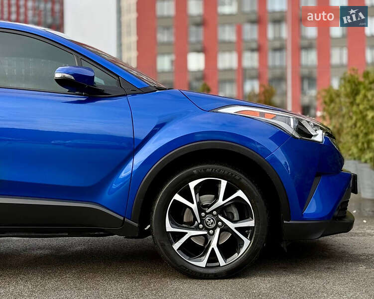 Внедорожник / Кроссовер Toyota C-HR 2019 в Киеве