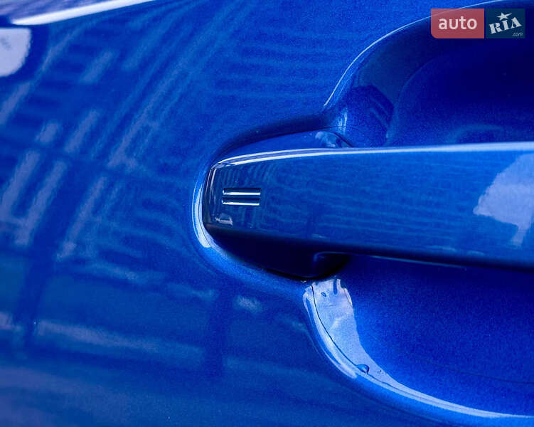 Внедорожник / Кроссовер Toyota C-HR 2019 в Киеве