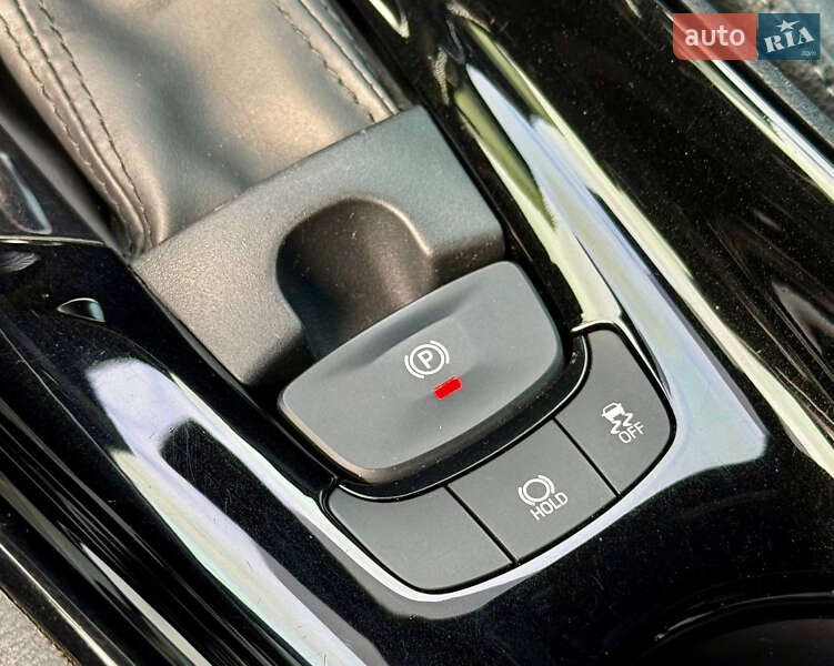 Внедорожник / Кроссовер Toyota C-HR 2019 в Киеве