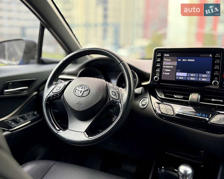 Внедорожник / Кроссовер Toyota C-HR 2019 в Киеве