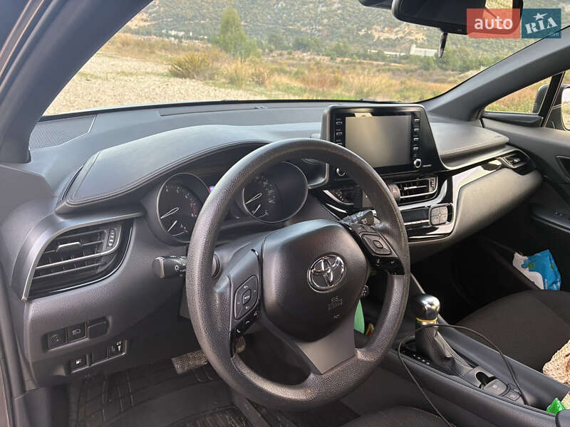 Внедорожник / Кроссовер Toyota C-HR 2019 в Киеве