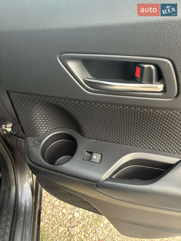 Внедорожник / Кроссовер Toyota C-HR 2019 в Киеве