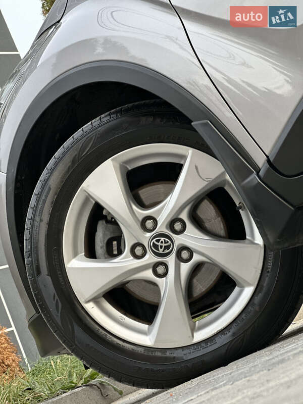 Позашляховик / Кросовер Toyota C-HR 2016 в Вінниці