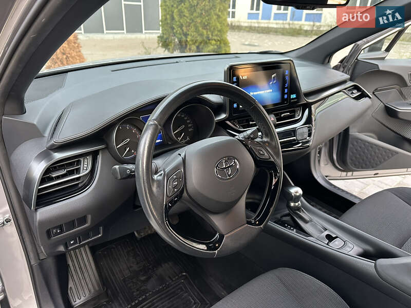 Позашляховик / Кросовер Toyota C-HR 2016 в Вінниці