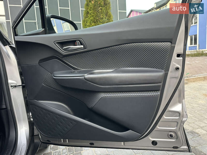 Позашляховик / Кросовер Toyota C-HR 2016 в Вінниці