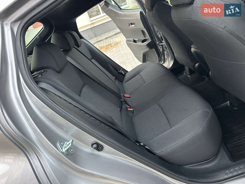 Позашляховик / Кросовер Toyota C-HR 2016 в Вінниці