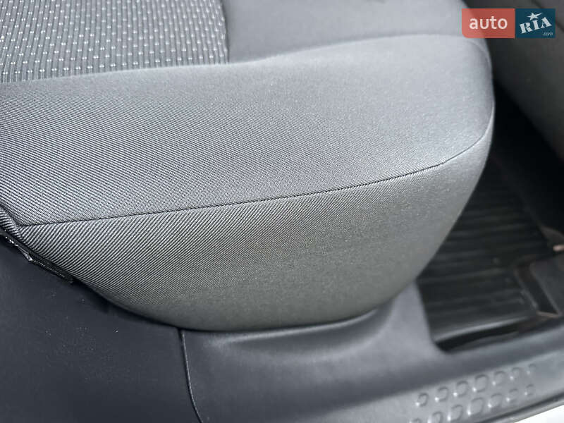 Позашляховик / Кросовер Toyota C-HR 2016 в Вінниці