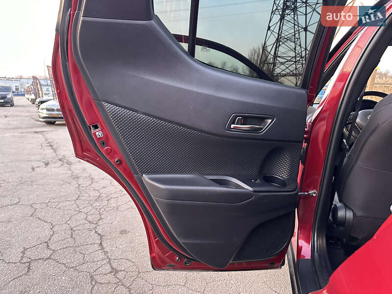 Позашляховик / Кросовер Toyota C-HR 2016 в Харкові фото 17 Позашляховик / Кросовер Toyota C-HR 2016 в Харкові