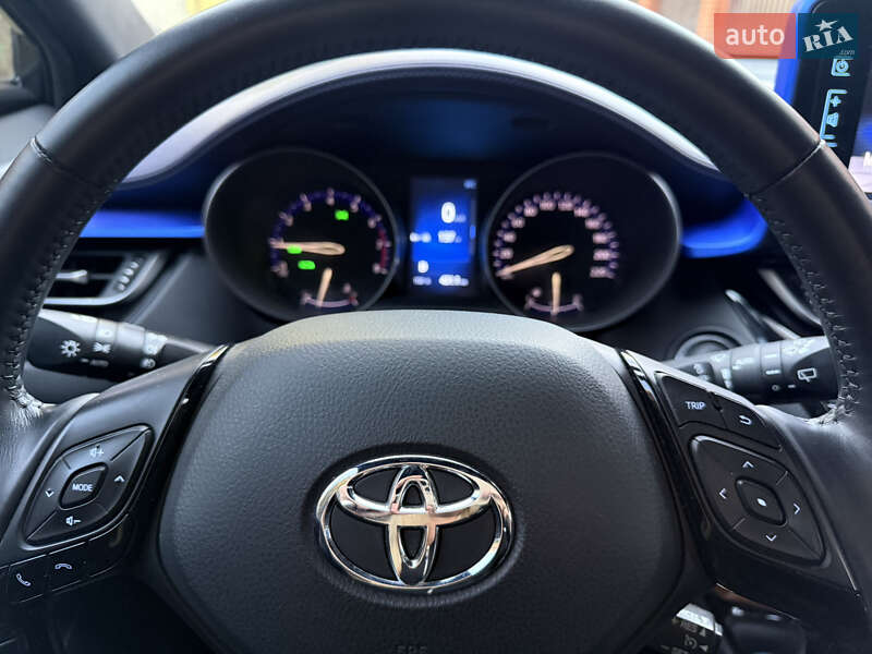 Внедорожник / Кроссовер Toyota C-HR 2018 в Полтаве